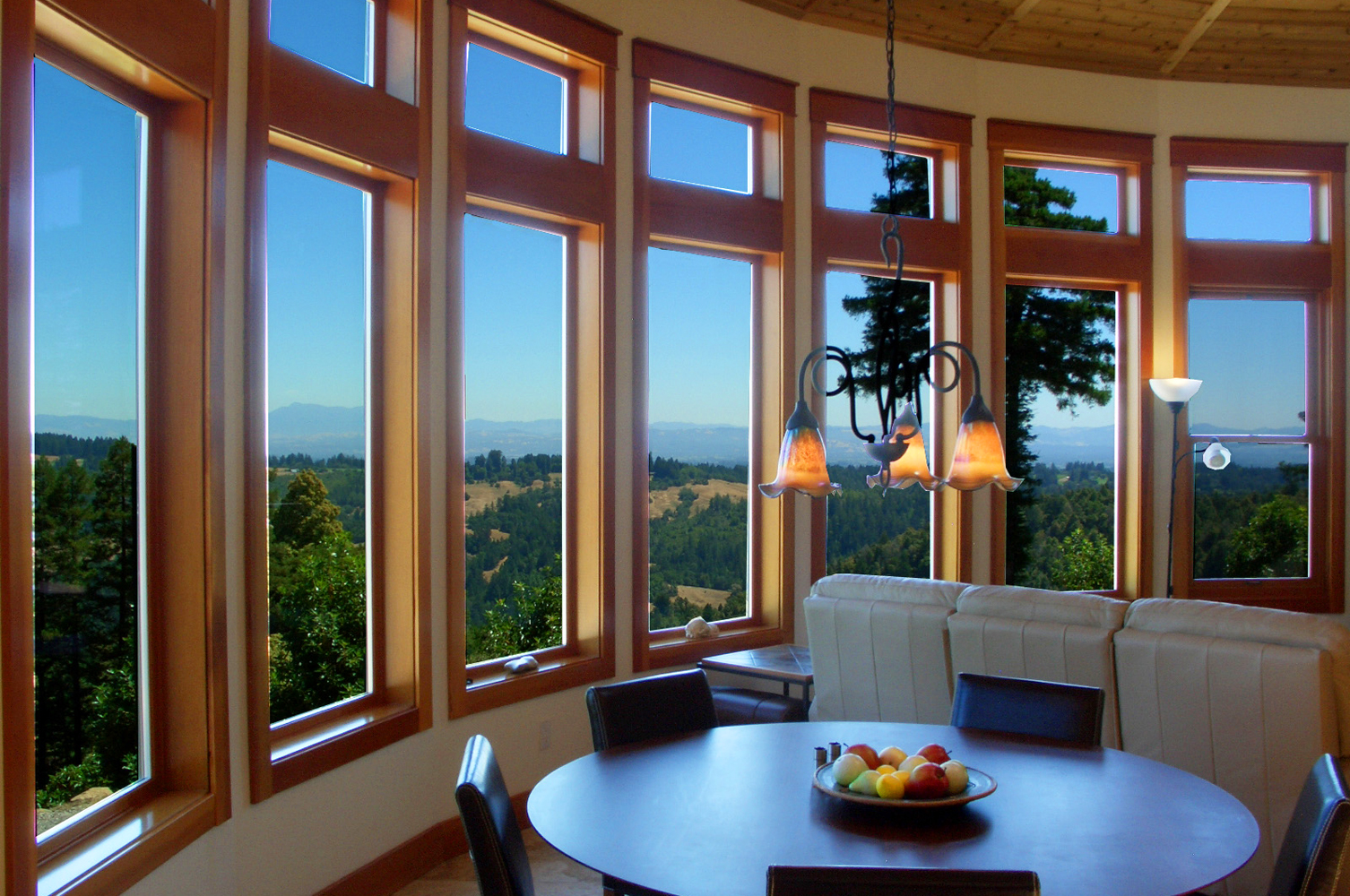 Современные деревянные окна: их важные особенности и основные достоинства