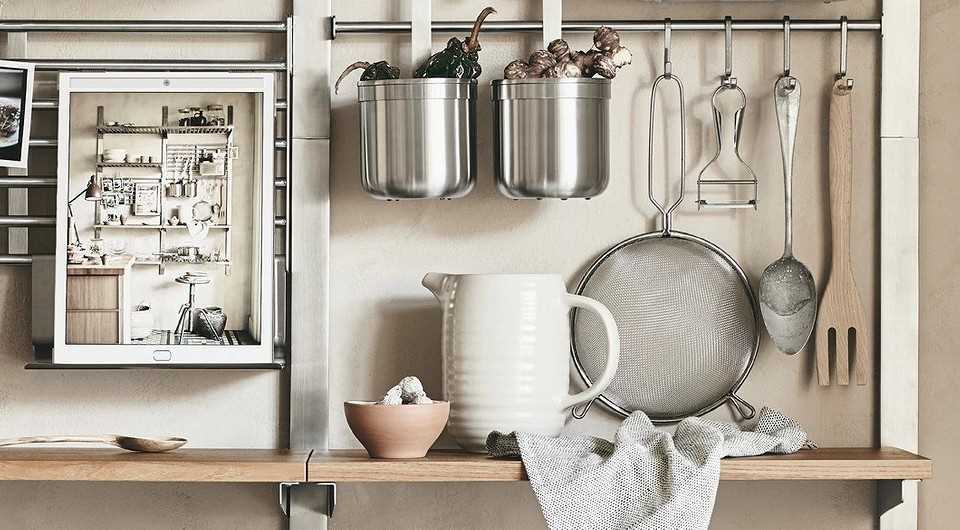 Навесные полки: организация пространства в вашей кухне