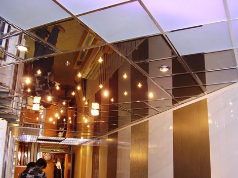 Кассетные алюминиевые потолки: красиво и практично